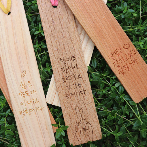 Marque-page en bois avec calligraphie coréenne et votre nom en coréen
